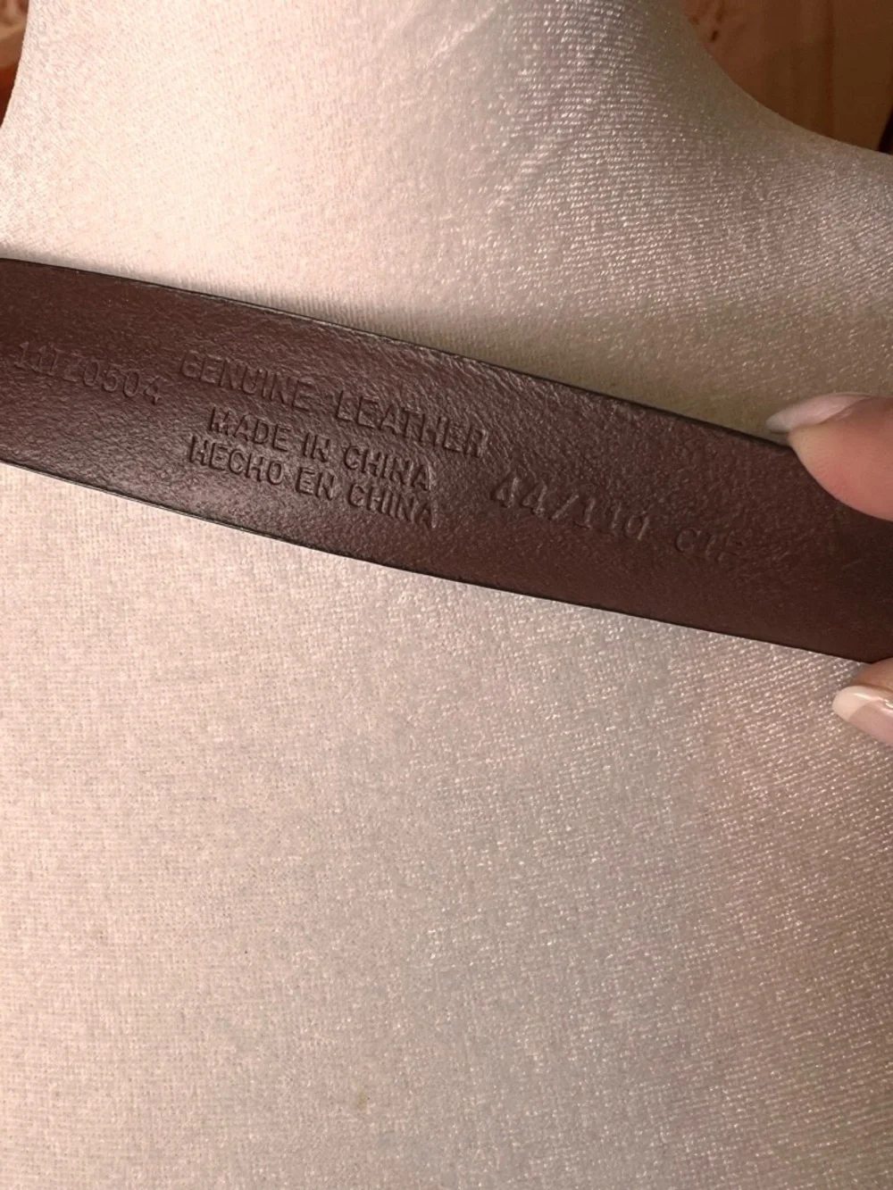Izod Unique vintage genuine leather belt features a classic brown leather strap
